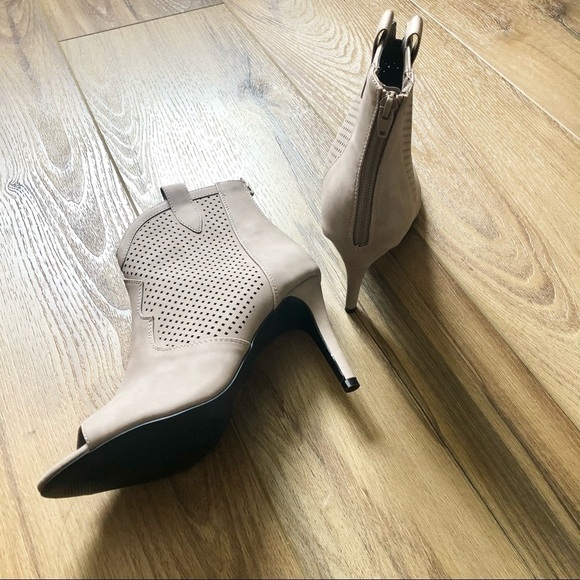 Faux suede taupe grey ankle peep toe Boot size 10 shoes - Picture 3 of 5